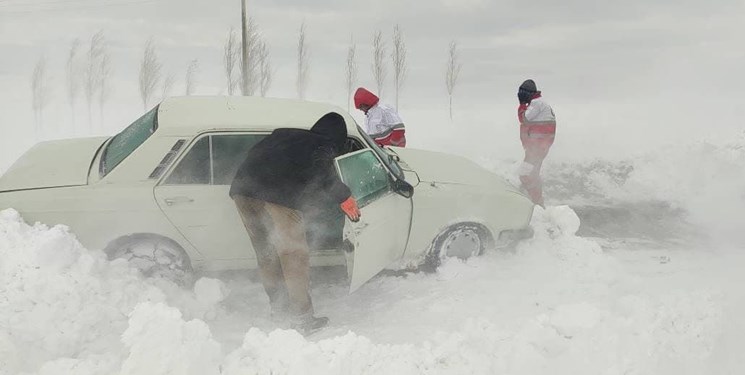 امدادرسانی به 15 نفر از گرفتاران در برف و کولاک آذربایجان‌شرقی